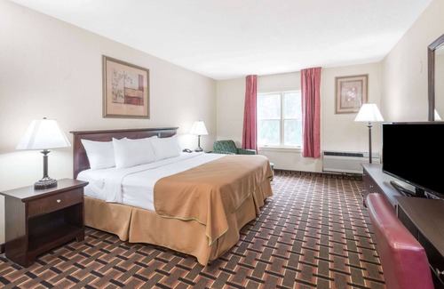 Groton Hotel | Ramada by Wyndham Groton/Mystic