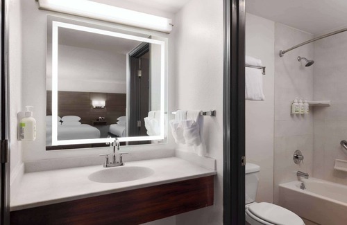 Medford Hotel | Ramada by Wyndham Medford Airport North