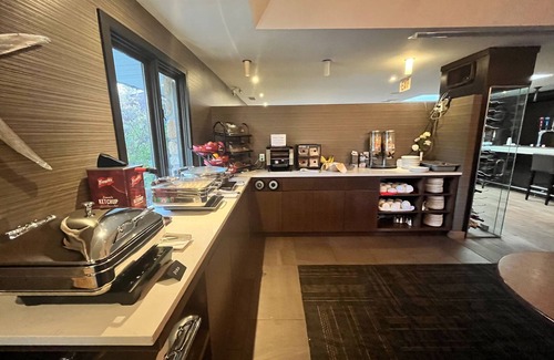 Ottawa Division Hotel | Ramada by Wyndham Ottawa On The Rideau