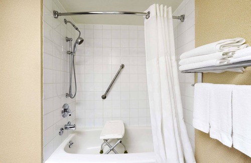 Trenton Hotel | Ramada by Wyndham Trenton