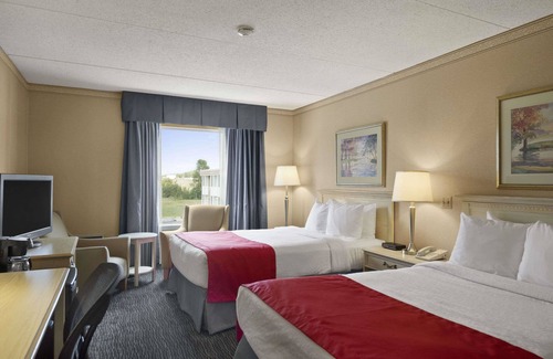 Trenton Hotel | Ramada by Wyndham Trenton