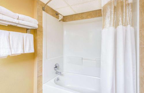 Pleasantville Hotel | Ramada by Wyndham West Atlantic City