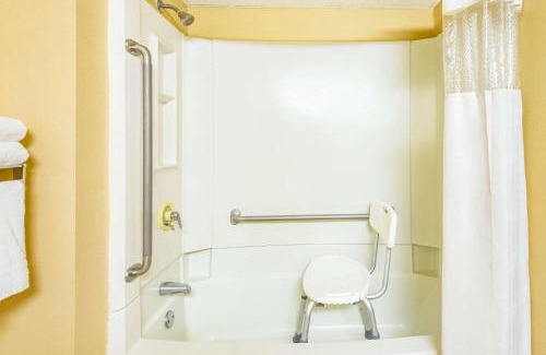 Pleasantville Hotel | Ramada by Wyndham West Atlantic City