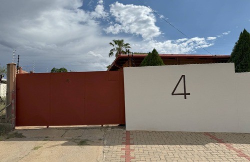 Windhoek West Apartment | Ramblers Hostel (Self Catering)