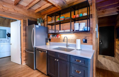 Sunriver Cabin | Ranc27 - Charming Cabin, Bikes, Community Pool