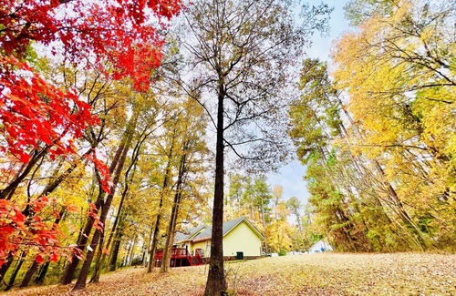 Chapel Hill House | Ranch Home Retreat on 4 Acre Land near UNC/Duke