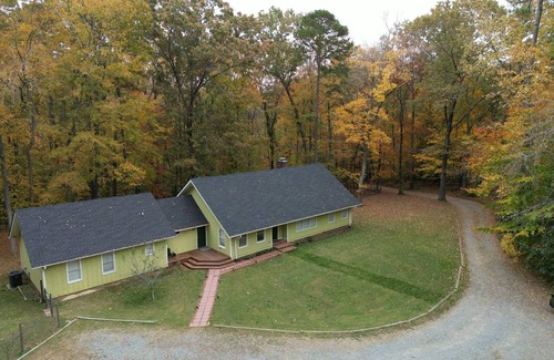 Chapel Hill House | Ranch Home Retreat on 4 Acre Land near UNC/Duke