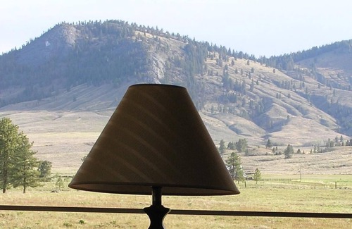 Nespelem House | Ranch Style Cabin on 20 Acres in the Beautiful Tunk Valley