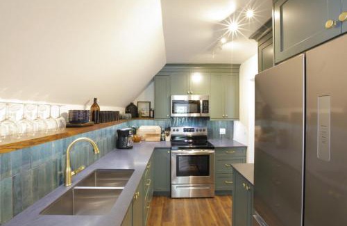 Ucluelet Apartment | Raven Lady #201- Ucluelet Sleeps 6 Pet Friendly