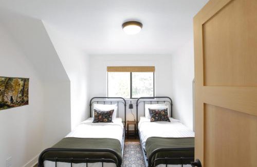 Ucluelet Apartment | Raven Lady #201- Ucluelet Sleeps 6 Pet Friendly