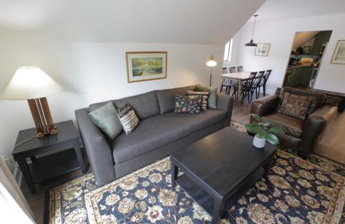 Ucluelet Apartment | Raven Lady #201- Ucluelet Sleeps 6 Pet Friendly