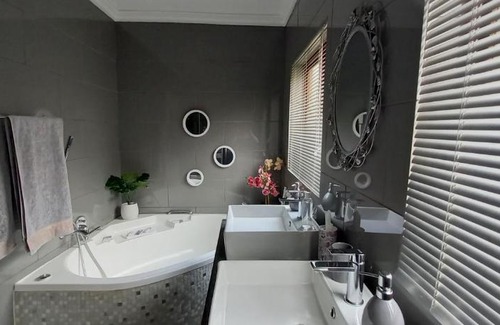 Boksburg House | Ravenstone Cottage, 2 bedrooms, maximum 4 guests
