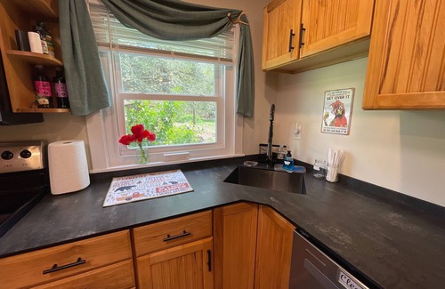 Saxton Cabin | Raystown Vacations: The Fox Den ~ Linens incl ~ EZ Boat Parking~ Dogs welcome!