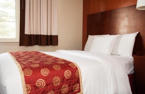 Plymouth Hotel | Red Carpet Inn and Suites Plymouth