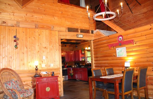 Clyde Cabin | Red Dog Barn.on a 65 acre bison ranch!