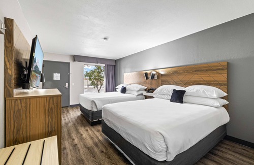 Orchard District Hotel | Red Lion Inn & Suites Deschutes River Bend