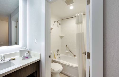 Grants Pass Hotel | Red Lion Inn & Suites Grants Pass