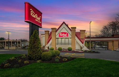Yorkshire Hotel | Red Roof Inn and Suites Newark - University