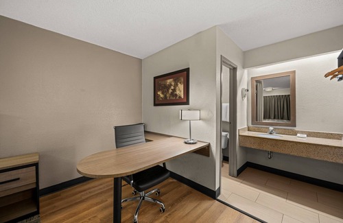 Madison Heights Hotel | Red Roof Inn Detroit - Royal Oak/Madison Heights
