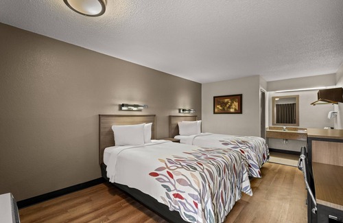 Madison Heights Hotel | Red Roof Inn Detroit - Royal Oak/Madison Heights