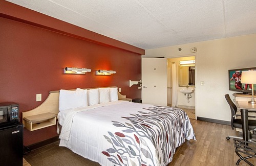 Elkhart Hotel | Red Roof Inn Elkhart