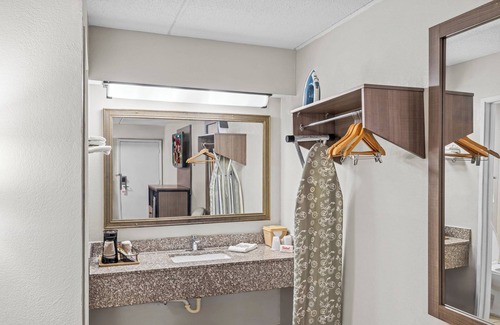 Greater Belhaven Hotel | Red Roof Inn Jackson Downtown - Fairgrounds
