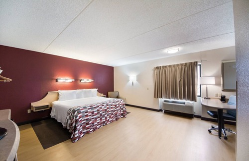 Bonanza Hotel | Red Roof Inn Laredo
