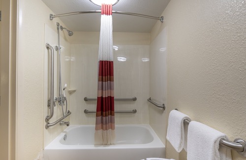 Edgewood Hotel | Red Roof Inn Louisville Expo Airport
