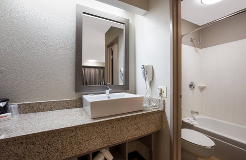 Naperville Hotel | Red Roof Inn PLUS+ Chicago - Naperville