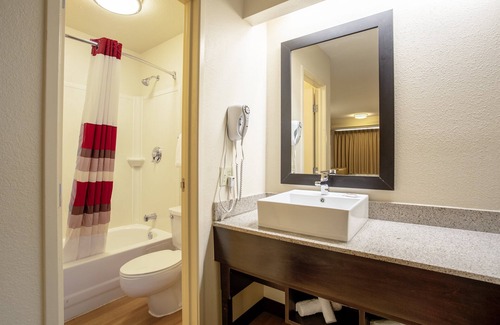 South Hills Hotel | Red Roof Inn PLUS+ Pittsburgh South - Airport