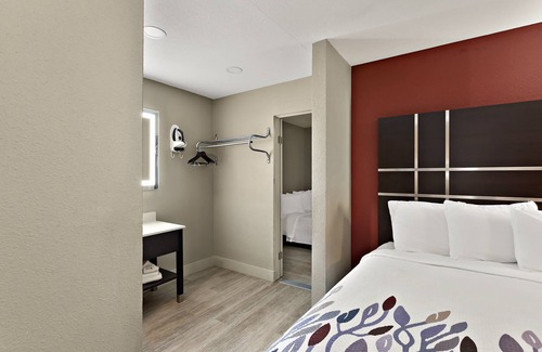 Downtown Hotel | Red Roof Inn Redding