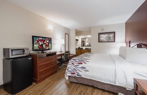 Calhoun Hotel | Red Roof Inn & Suites Calhoun