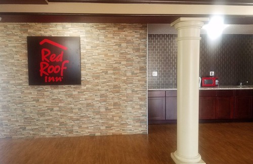 Southeast Houston Hotel | Red Roof Inn & Suites Houston - Hobby Airport