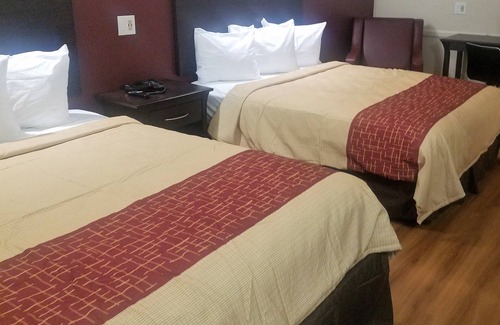 Southeast Houston Hotel | Red Roof Inn & Suites Houston - Hobby Airport