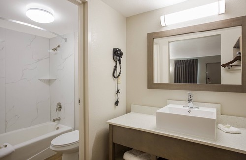 Thomasville Hotel | Red Roof Inn & Suites Thomasville