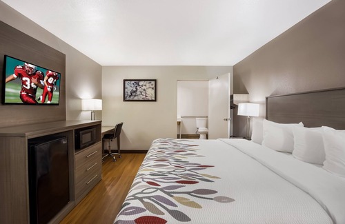 Thomasville Hotel | Red Roof Inn & Suites Thomasville
