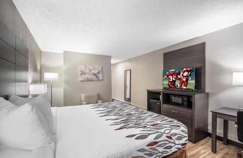 Sulphur Springs Hotel | Red Roof Inn & Suites Sulphur Springs