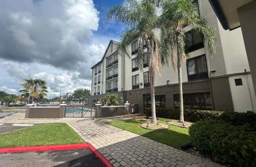 Biggar Hotel | Red Roof PLUS Fort Myers