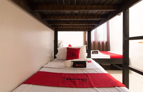Bacolod Hotel | RedDoorz Plus @ Diola Villamonte Bacolod