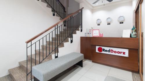 Bacolod Hotel | RedDoorz Plus @ Diola Villamonte Bacolod