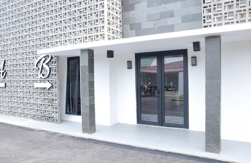Medan House | RedDoorz Plus near UNIMED Medan