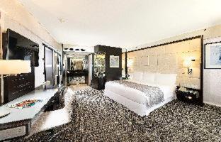 Islands District Hotel | Regal Airport Hotel