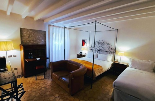 Casali di Serravalle Hotel | Relais & Chateaux Palazzo Seneca