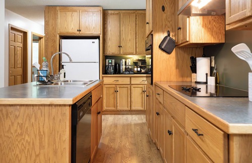 Backus Cabin | Relax and getaway from it all at Johnson's Lake retreat: Backus Bliss