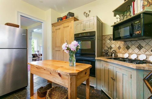 Claremont Villa | Relax And Reconnect With Expansive Views Of The Historic James River