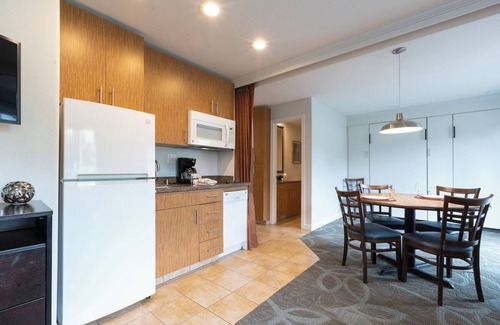 San Clemente Hotel | Relax and Unwind in San Clemente's Coastal Gem! 2 Spacious Units, Outdoor Pool!