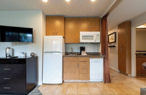 San Clemente Hotel | Relax and Unwind in San Clemente's Coastal Gem! 2 Spacious Units, Outdoor Pool!