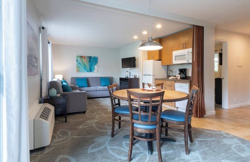 San Clemente Hotel | Relax and Unwind in San Clemente's Coastal Gem! 2 Spacious Units, Outdoor Pool!