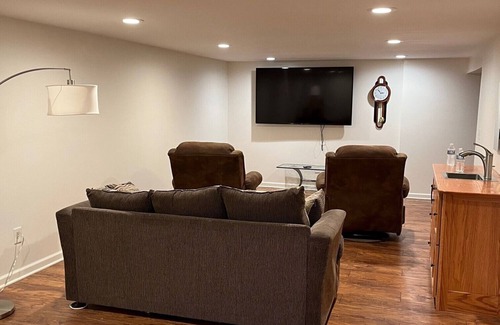 Haslett House | Relaxing 3bdr/2bth home with pool near MSU & parks