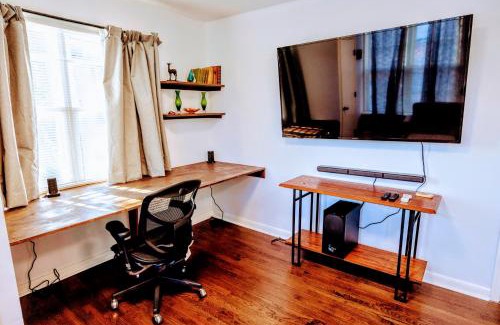 Arlington House | Relax with our 2BR Retreat! Minutes to DC and Pet is Ok! BBQ and Free Parking